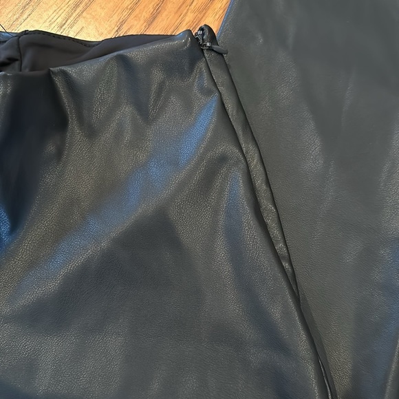 Fabletics Black Vegan Leather Leggings with Side Zip Size XS - Picture 2 of 4